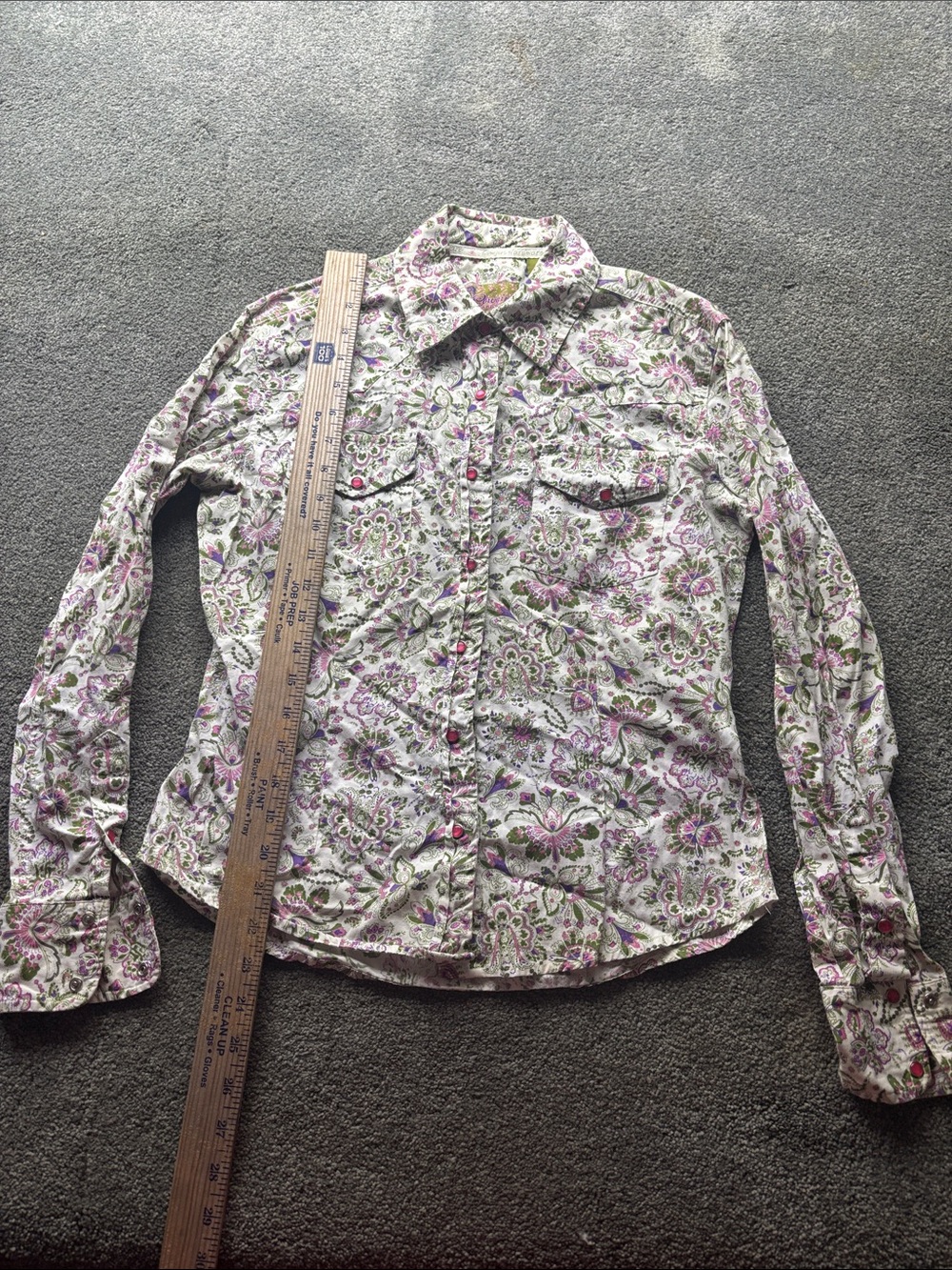 Cowgirl hardware Womens shirt small Floral Button-Down pink White and Purple